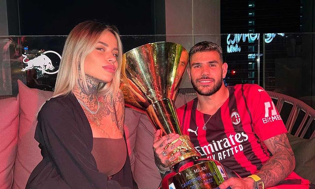 Theo Hernández y Zoe Cristofoli