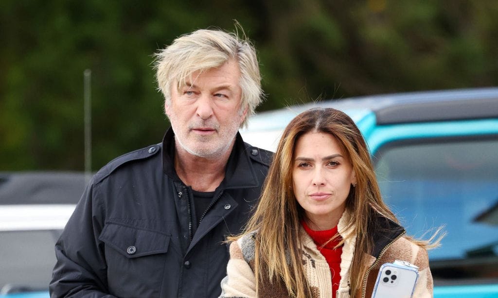 ¿Cómo ha cambiado la vida de Alec Baldwin un año después del trágico accidente donde mató a una mujer accidentalmente?