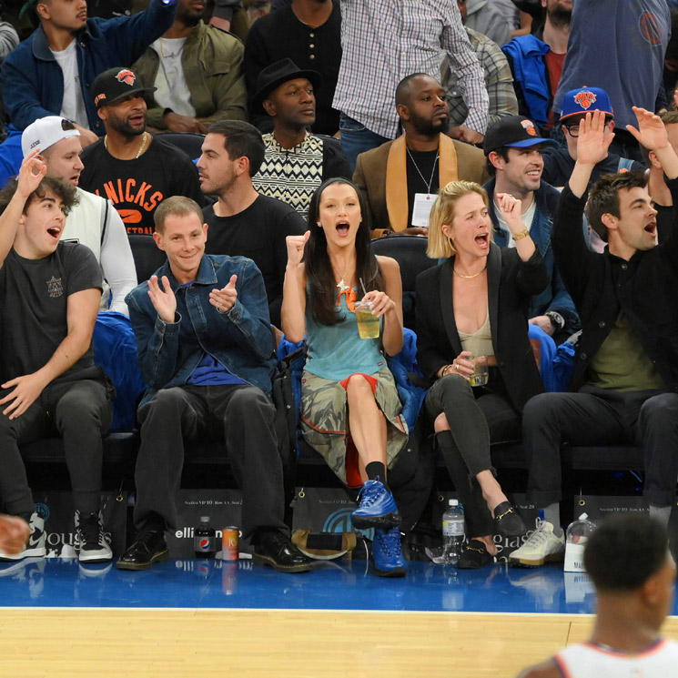 Las imágenes más curiosas de una eufórica Bella Hadid en el baloncesto