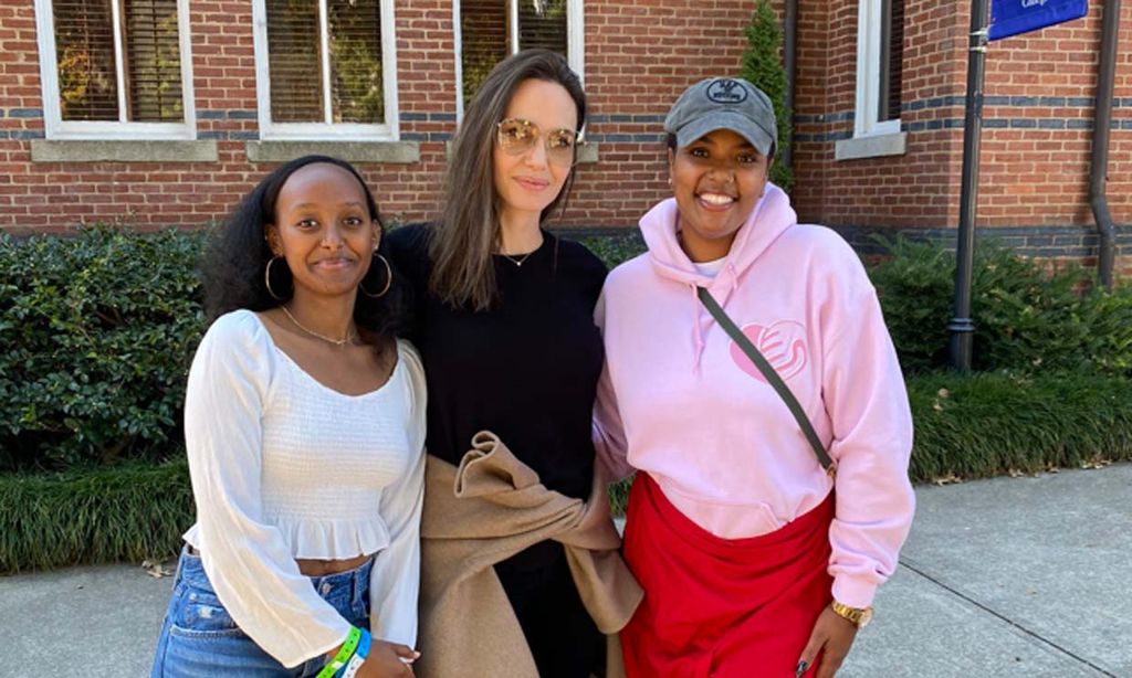 Angelina Jolie visita a su hija Zahara en la universidad causando furor entre el alumnado