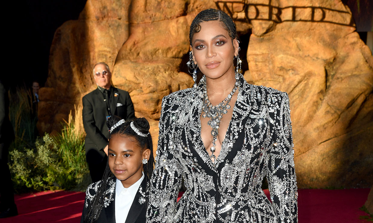 La hija de Beyoncé puja por unos pendientes de diamantes