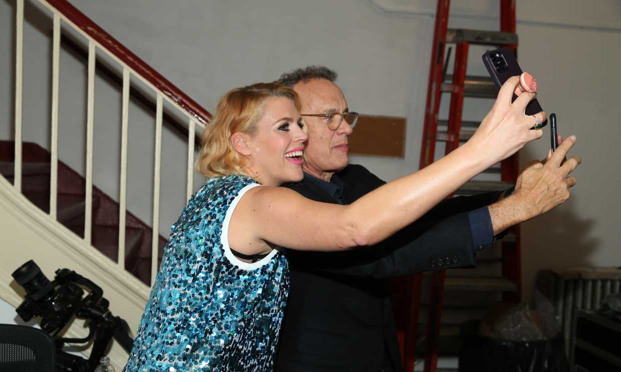 Busy Philipps y Tom Hanks