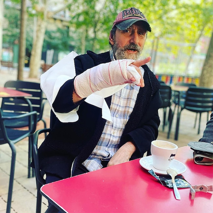 José Luis Gil, de 'LQSA', se rompe el meñique en plena recuperación del ictus que sufrió