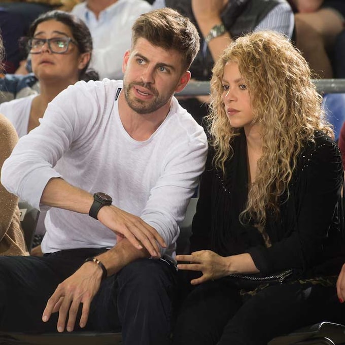 Shakira y Gerard Piqué se reencuentran  por primera vez tras su acuerdo en un partido de su hijo Milan