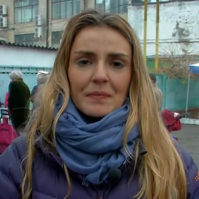 La reportera Laura de Chiclana sufre un ataque de ansiedad en directo tras ocho meses cubriendo la guerra de Ucrania
