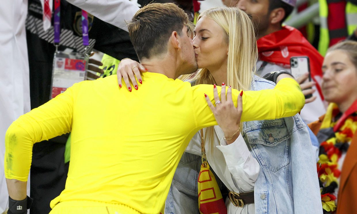 El beso del campeón de Thibaut Courtois a su prometida, Mishel Gerzig