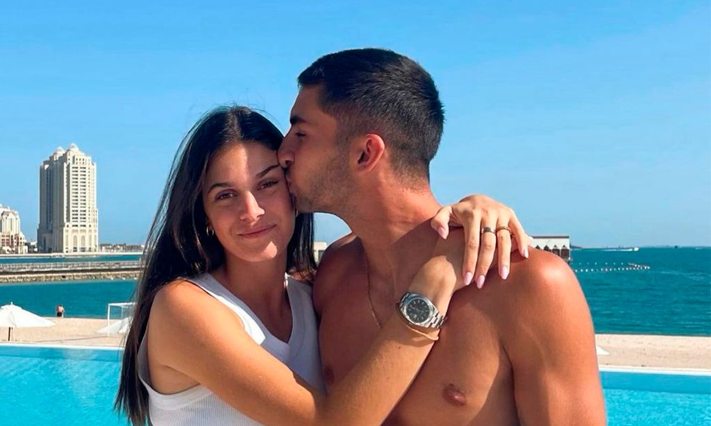 Sira Martínez y Ferran Torres derrochan amor en las playas de Doha en el día libre de la Selección española