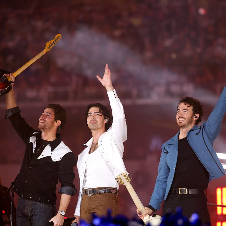 Los Jonas Brothers demuestran que siguen causando furor 17 años después 
