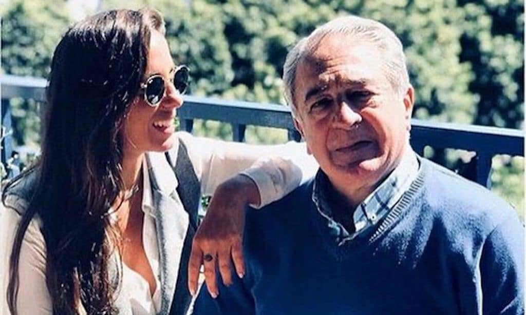 Anabel Pantoja posa junto a su padre Bernardo Pantoja