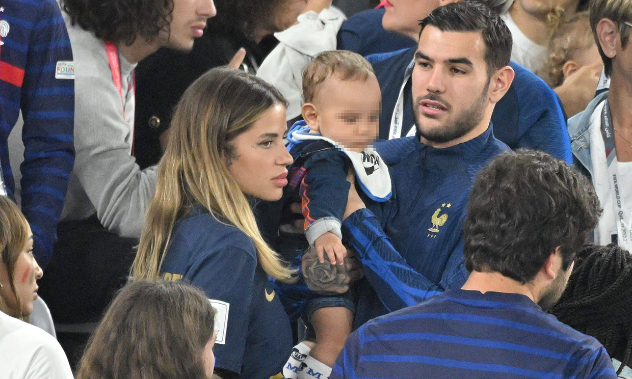 El gran banquillo de la selección francesa: las mujeres y los hijos de los futbolistas 'saltan' al campo