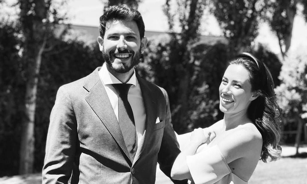Carola Escámez junto a Roberto Martín en una boda