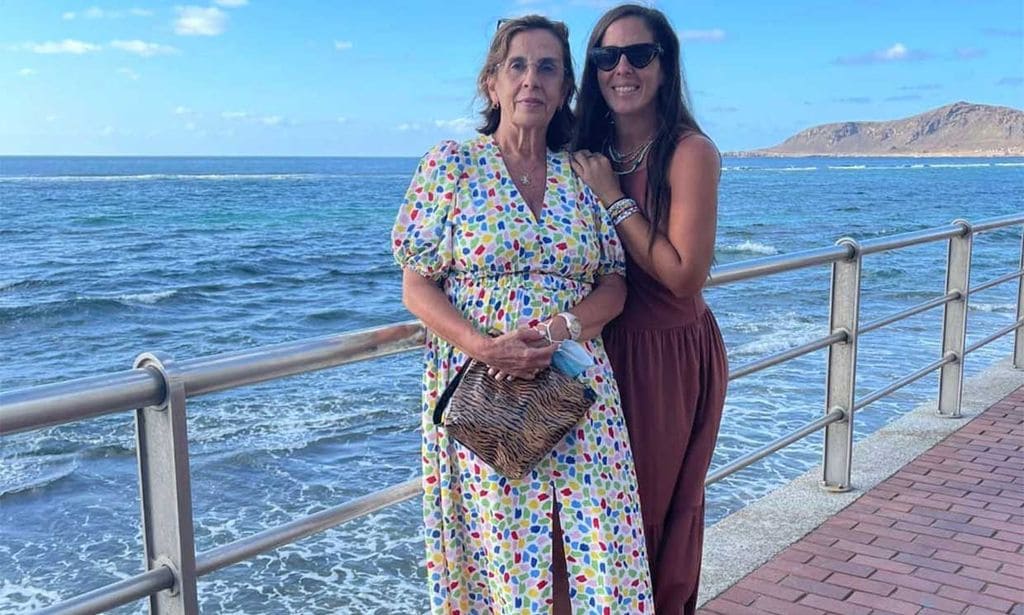 Tras la muerte su padre, Anabel Pantoja hace las maletas y pone rumbo a Canarias junto a su madre