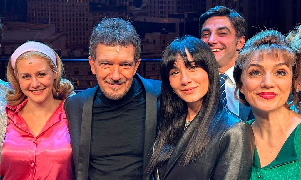 Tras el estreno de su serie con Miguel Bernardeau, Aitana disfruta del musical de Antonio Banderas