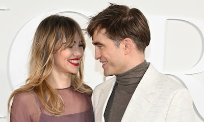 Robert Pattinson y Suki Waterhouse debutan como pareja en público tras cuatro años de relación