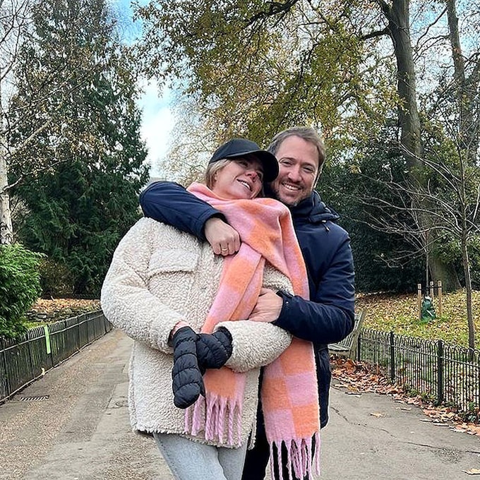 Amelia Bono y Manuel Martos derrochan amor en Notting Hill durante su escapada familiar a Londres