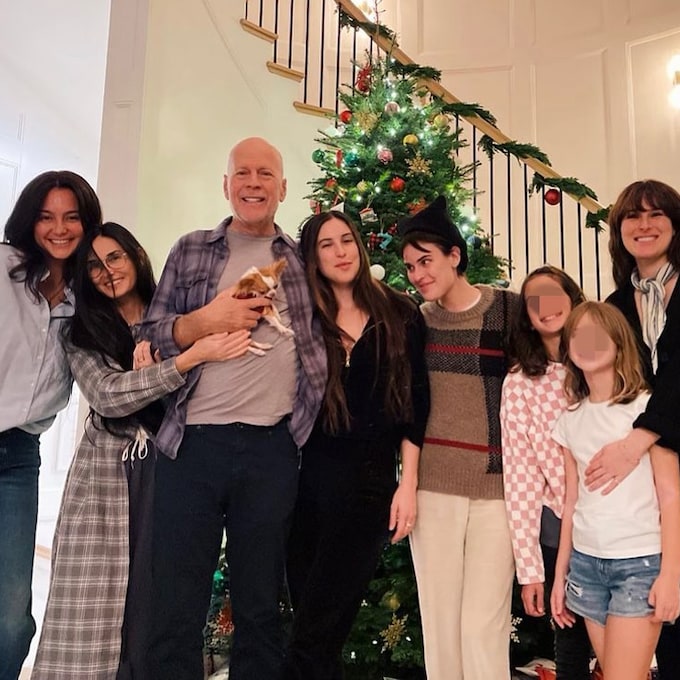 Bruce Willis celebra por adelantado su Navidad más difícil con su mujer, su ex Demi Moore y sus cinco hijas
