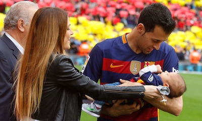 Así es la familia de Sergio Busquets, su gran apoyo tras anunciar su retirada de la Selección Española