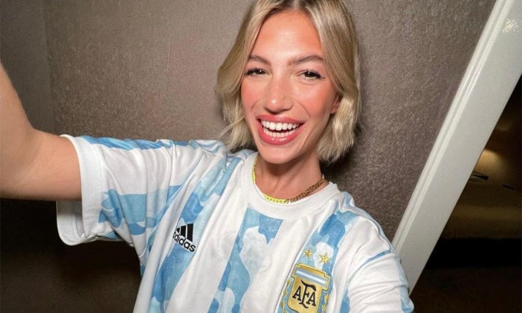 Stefanía Roitman vestida de la Albiceleste en el Mundial de Qatar 2022