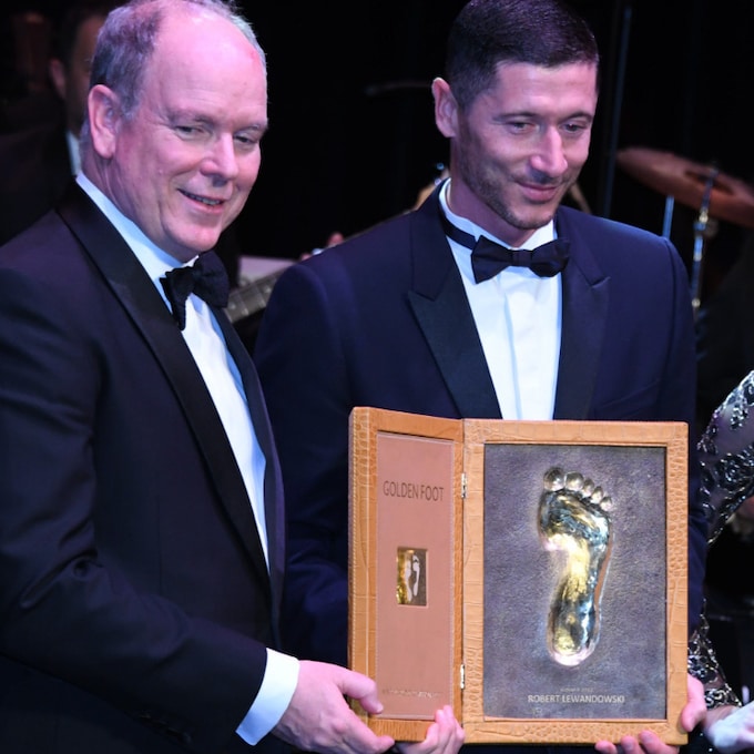 ¡Noche de fútbol! Alberto de Mónaco premia a Butragueño y Lewandowski en una gala llena de campeones y anécdotas