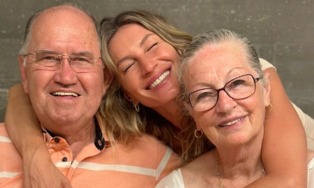 Gisele junto a sus padres