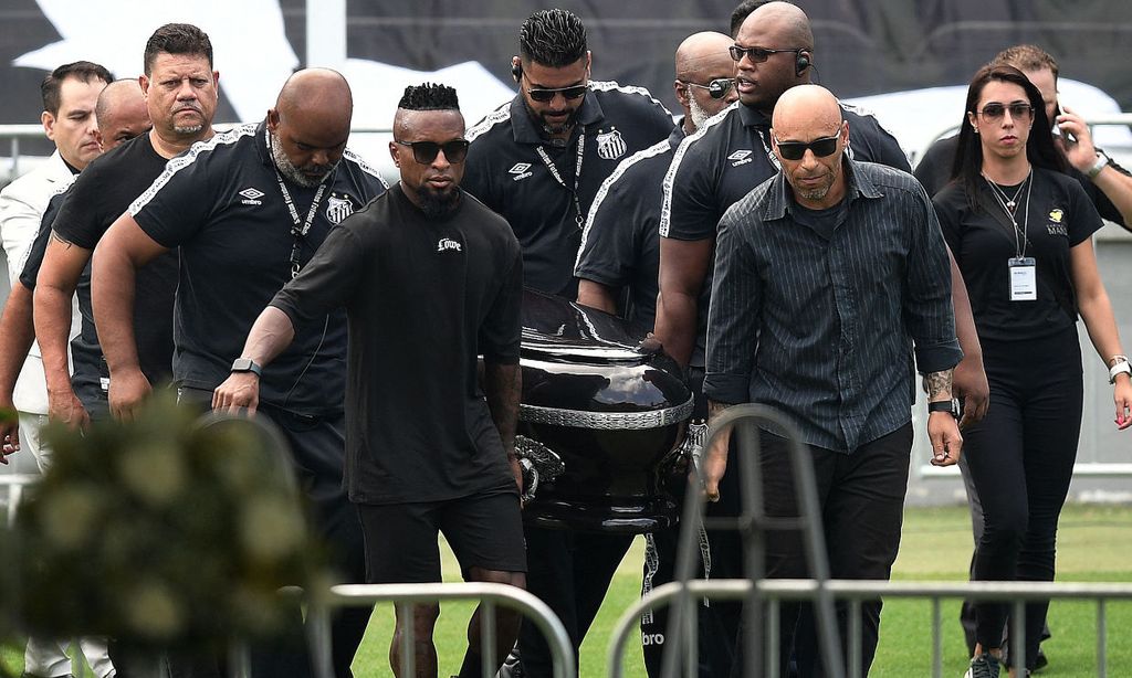 La familia de Pelé le da el último adiós: así ha sido el velatorio del astro en el estadio del Santos