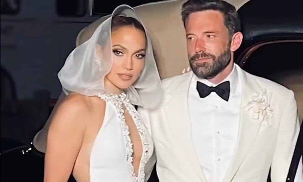 Las imágenes inéditas con las que Jennifer Lopez resume el año en el que selló su amor con Ben Affleck