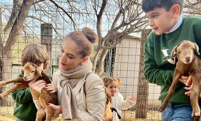 Beatriz Trapote y sus hijos visitan la granja de 'Pesadilla en el paraíso' 