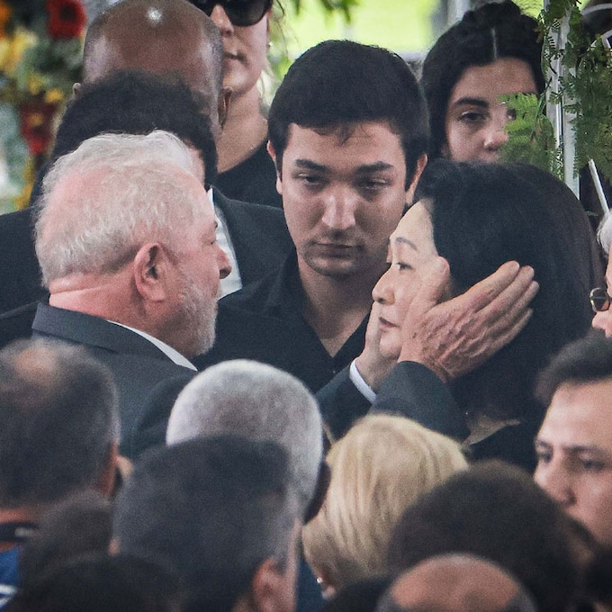Lula da Silva consuela a la mujer de Pelé en su multitudinario último adiós