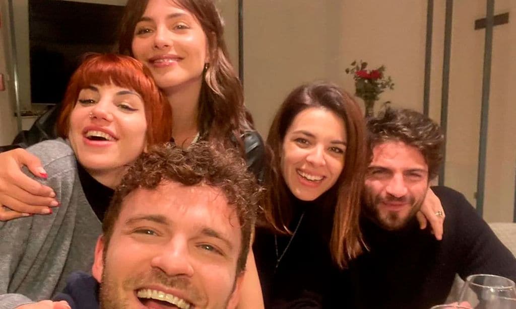 Así ha sido el reencuentro de los actores de 'Física o Química' Maxi Iglesias, Andrea Duro y Angy Fernández