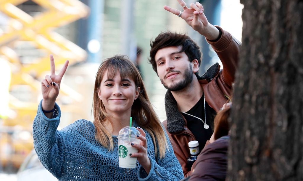 Aitana, Sebastián Yatra y ¿un beso que confirma su relación?