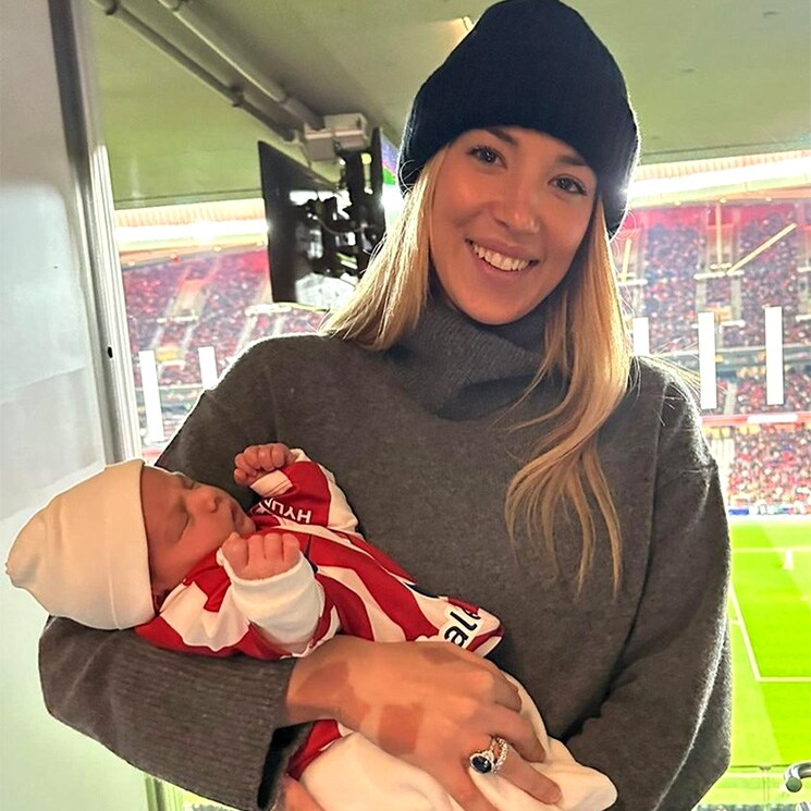 ¡Con solo 13 días de vida! La niña de Alice Campello y Álvaro Morata ya es fan del Atleti y visita el Metropolitano