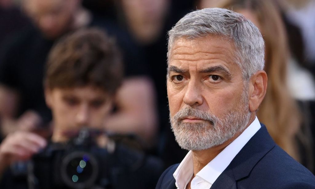 George Clooney explica cómo fue su adolescencia con parálisis de Bell