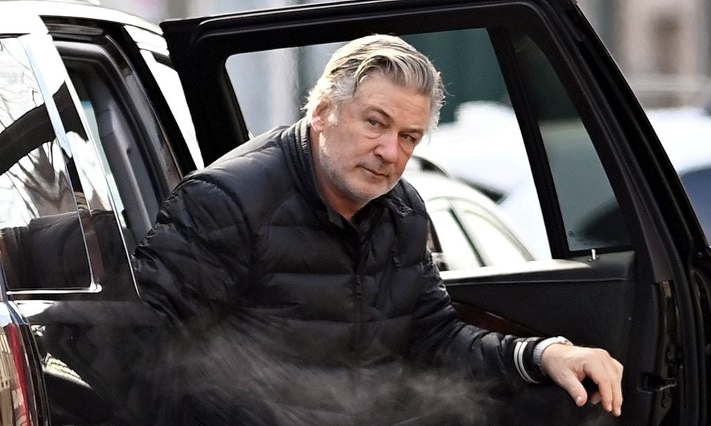 La Fiscalía acusa formalmente a Alec Baldwin de homicidio involuntario por la muerte accidental de Halyna Hutchins