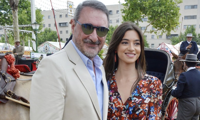 Carlos Herrera y su hija Rocío Crusset en la feria de Sevilla