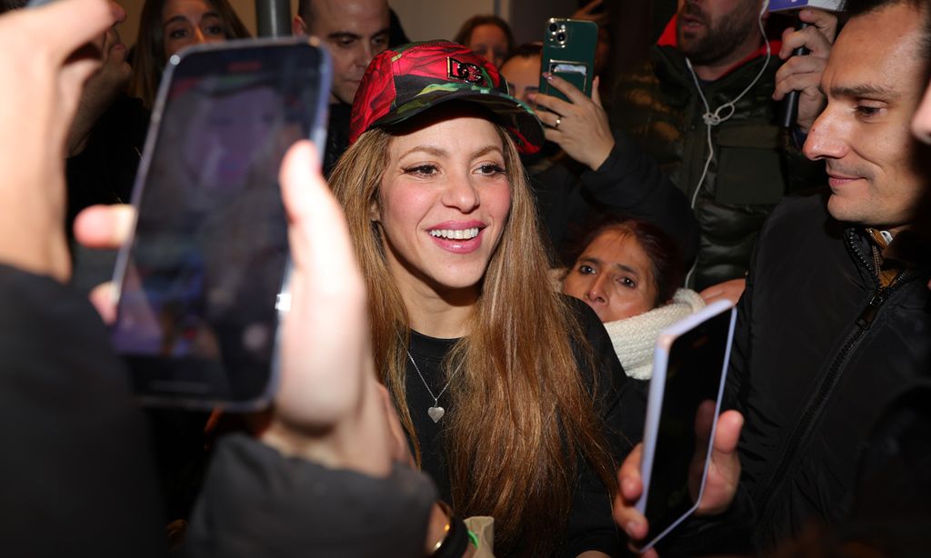 Shakira saliendo a saludar en su 46 cumpleaños