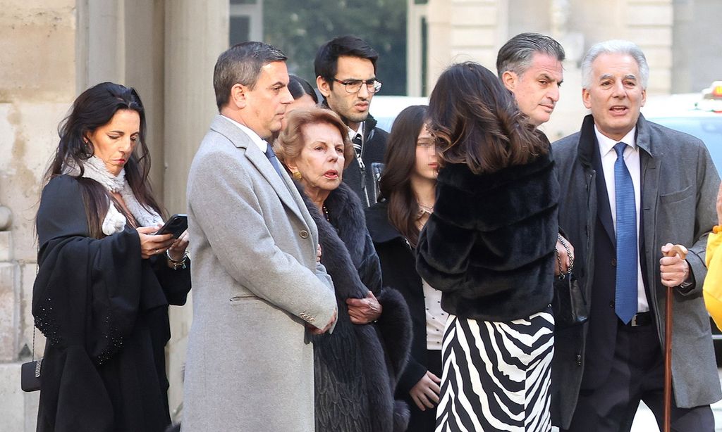 La familia de Vargas Llosa llegando al acto en el que su padre se convierte en académico