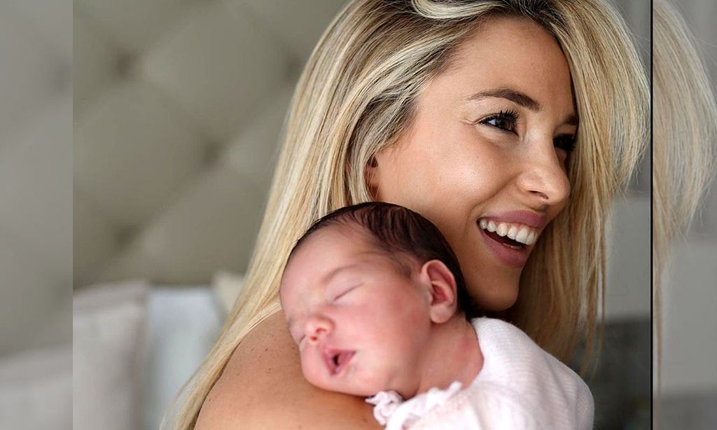 Alice Campello celebra el primer mes de su hija Bella con las fotos más bonitas