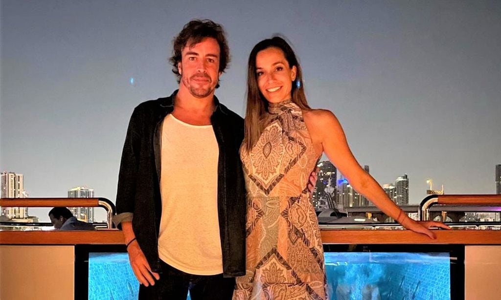 La felicidad de Fernando Alonso, a punto de batir un récord y muy enamorado de su novia, Andrea Schlager