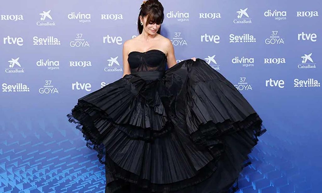 Penélope Cruz arrasa con un look encorsetado de princesa italiana