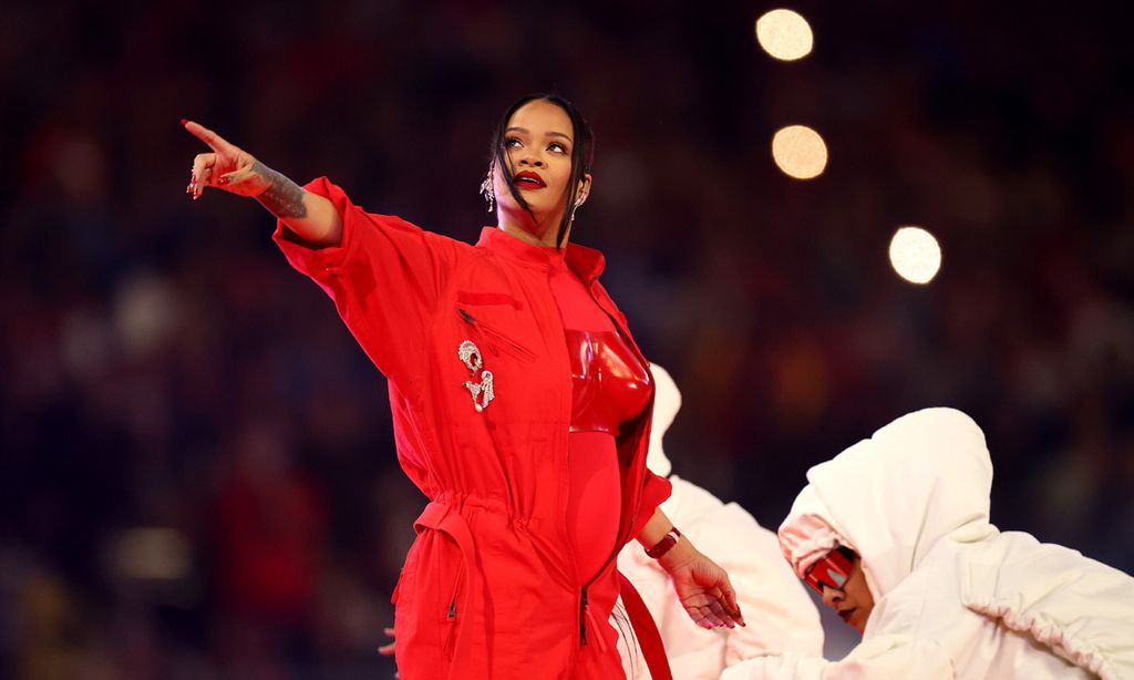 Rihanna anuncia su segundo embarazo en la Super Bowl