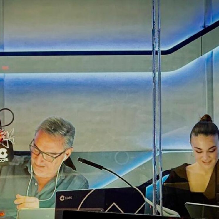 El orgullo de Pepa Gea al ver a su marido, Carlos Herrera, y a su hija juntos en un estudio de radio
