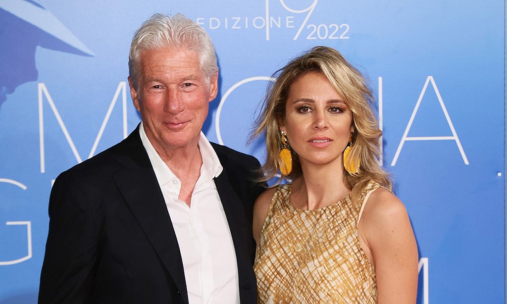 Alejandra Gere manda un mensaje tranquilizador tras la hospitalización de Richard Gere por neumonía