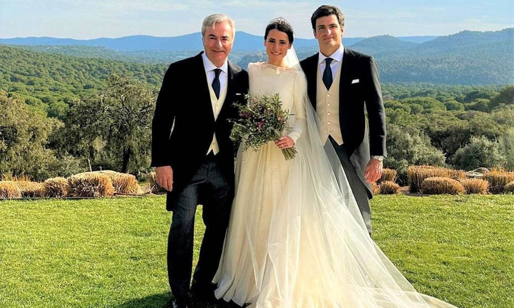 Carlos Sainz con sus hijos, Carlos y Ana, en la boda de la pequeña de la familia