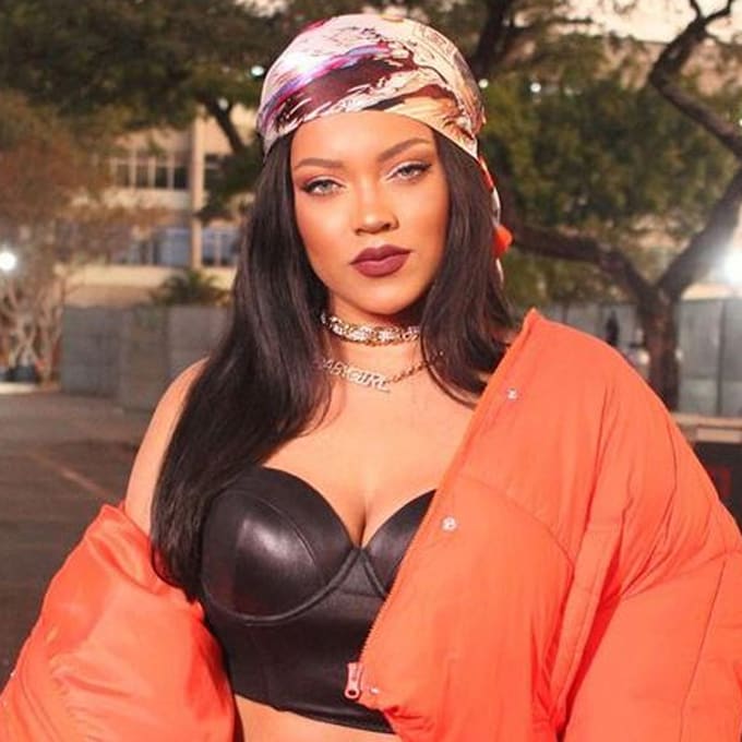Descubrimos a la doble de Rihanna: te va a costar encontrar las diferencias 