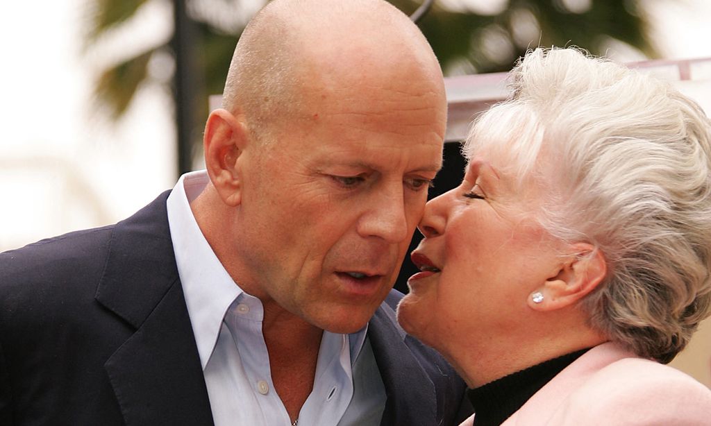 La madre de Bruce Willis no está segura de si su hijo todavía la reconoce