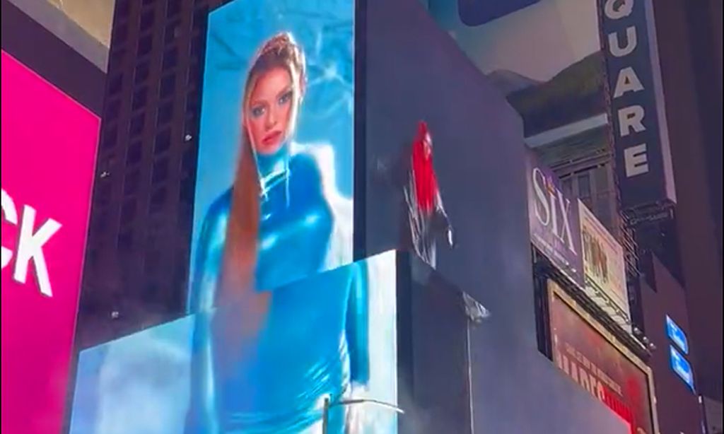 Shakira y Karol G desatan la locura en Times Square con el adelanto de su tema