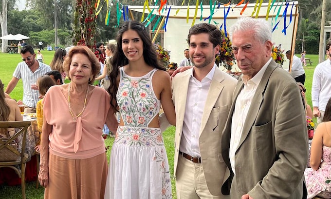 Mario Vagas Llosa, Patricia Llosa junto a su nieta Josefina y su prometido
