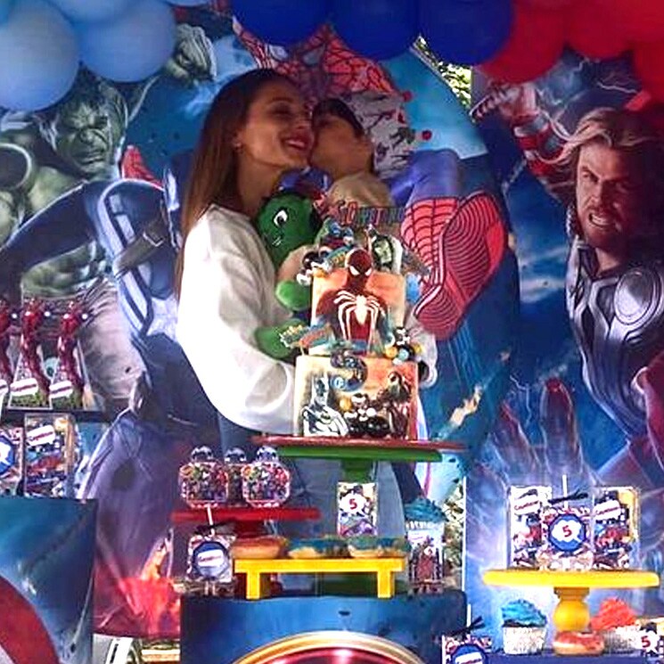 ¡Fiesta de superhéroes! Eva González se vuelca en el quinto cumpleaños de su hijo y deja una frase muy significativa