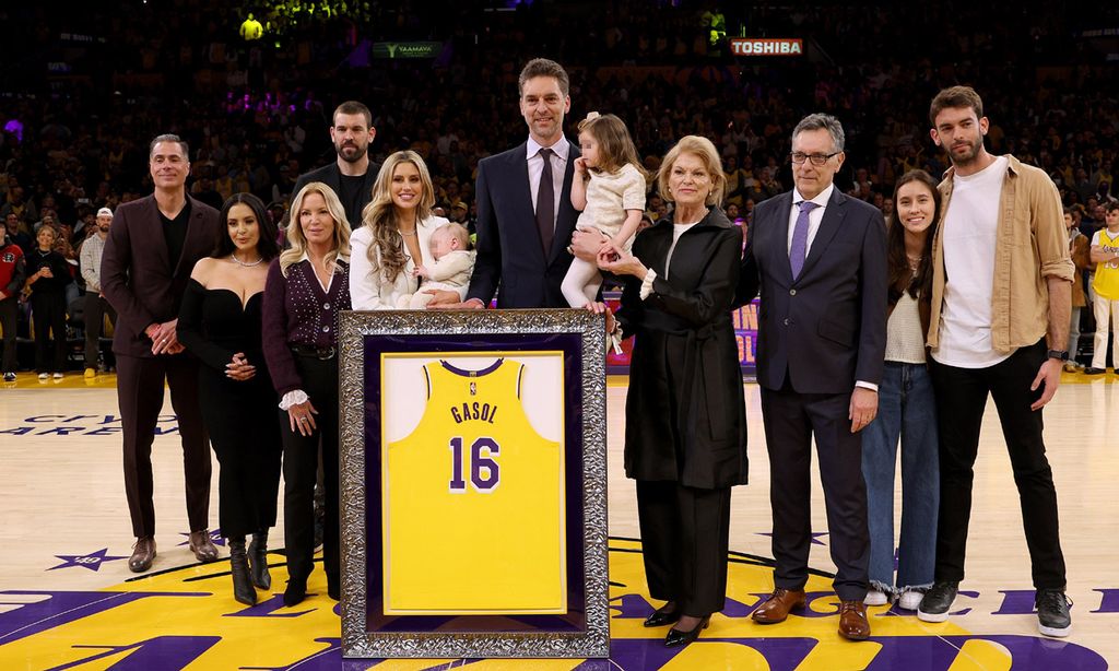 Con su familia y el recuerdo de Kobe Bryant, las lágrimas de Pau Gasol al hacer historia en Los Angeles Lakers