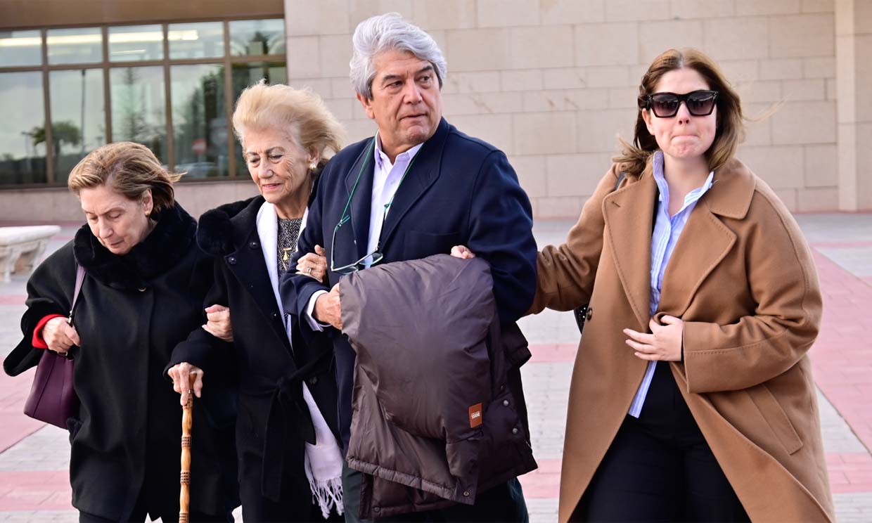 El padre y las hermanas de Fernando Verdasco dan el último adiós a su abuela arropados por la familia Carmona
